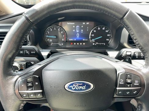 Used 2020 Ford Explorer XLT image 25