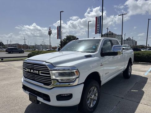 Used 2024 RAM 2500 Laramie AWD/4WD image 3