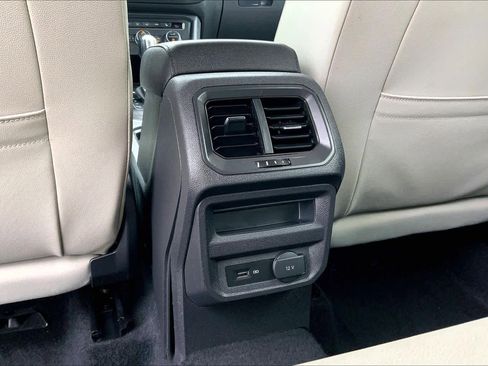 Used 2019 Volkswagen Tiguan SE image 35