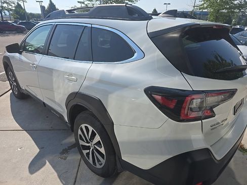 Used 2024 Subaru Outback Premium AWD/4WD image 4