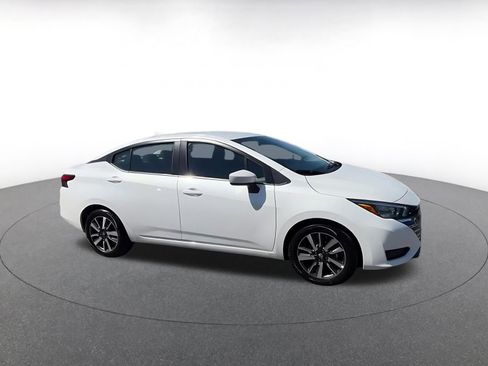 Used 2025 Nissan Versa SV FWD image 2