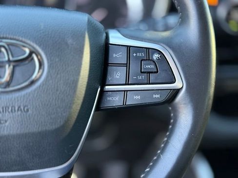 Used 2024 Toyota Highlander XSE image 28
