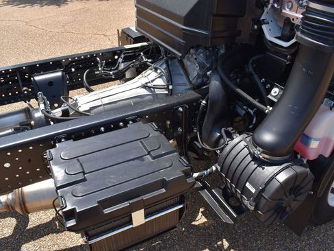 New 2025 Chevrolet Low Cab Forward image 10