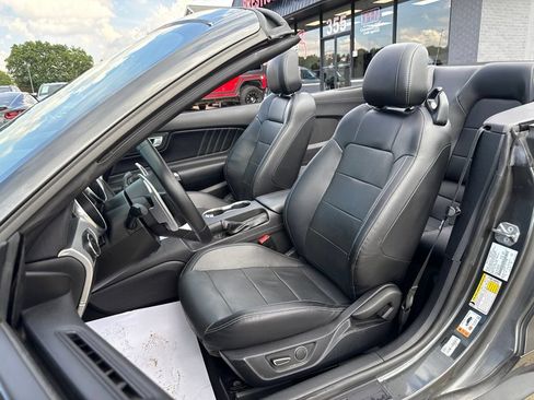 Used 2019 Ford Mustang GT Premium RWD image 3