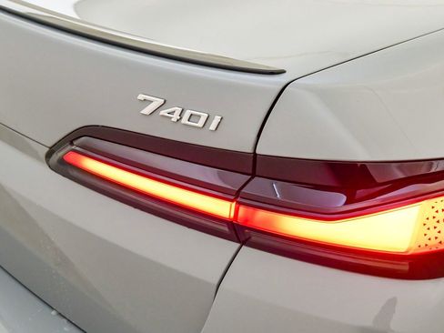 New 2026 BMW 740i w/ Premium Package image 12