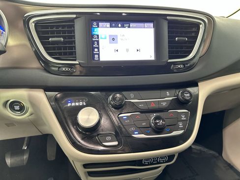 Used 2023 Chrysler Voyager LX FWD image 21