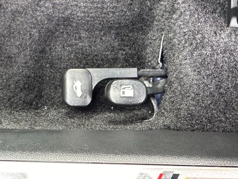 Certified 2025 Hyundai Elantra N image 25