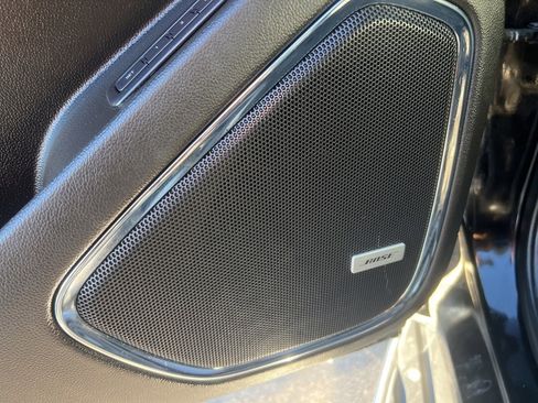 Used 2019 GMC Yukon XL Denali image 18