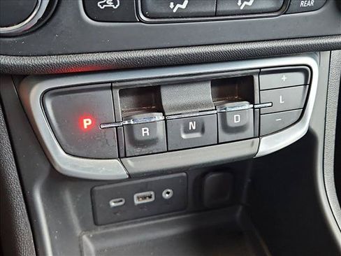 Used 2024 GMC Terrain SLE FWD image 12