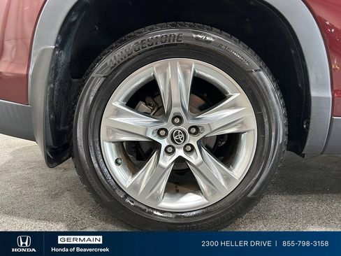 Used 2019 Toyota Highlander XLE AWD/4WD image 10