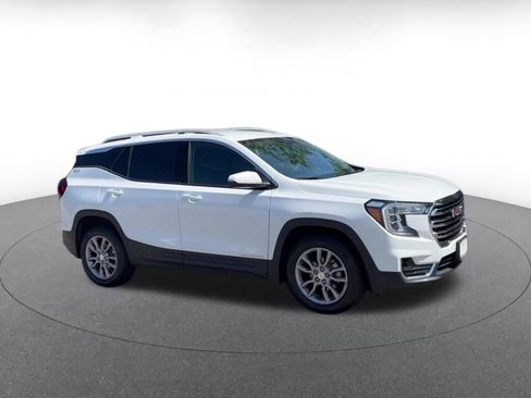 Used 2024 GMC Terrain SLT AWD/4WD image 2