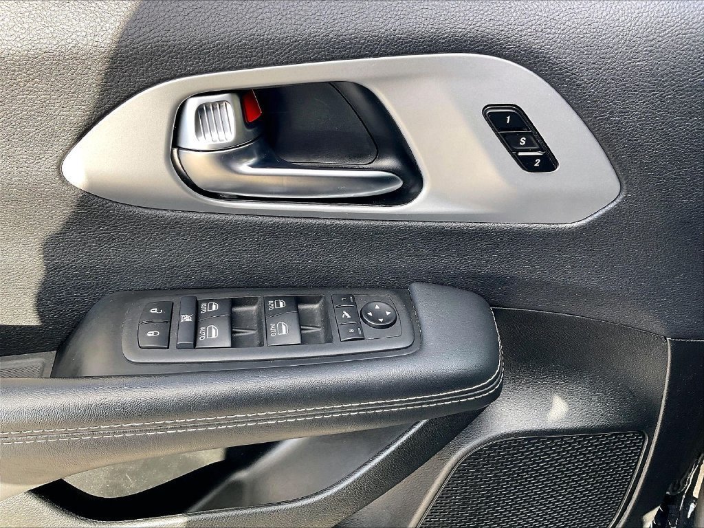 Used 2025 Chrysler Pacifica Limited FWD image 38