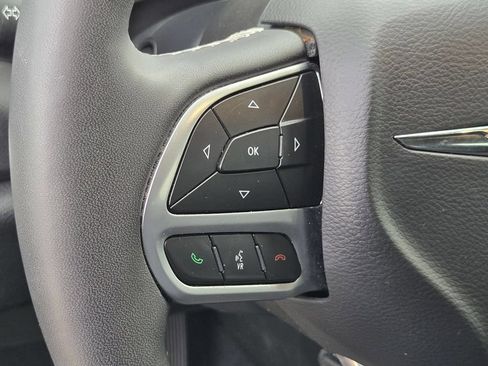 Used 2025 Chrysler Pacifica Select FWD image 17