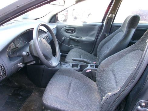 Used 2002 Saturn S-Series SL1 image 7