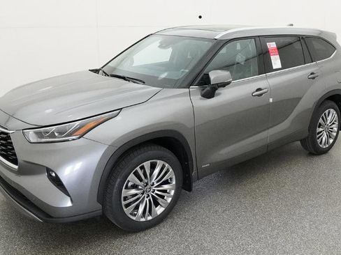 New 2026 Toyota Highlander Platinum image 1