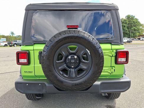 Used 2025 Jeep Wrangler Sport image 5