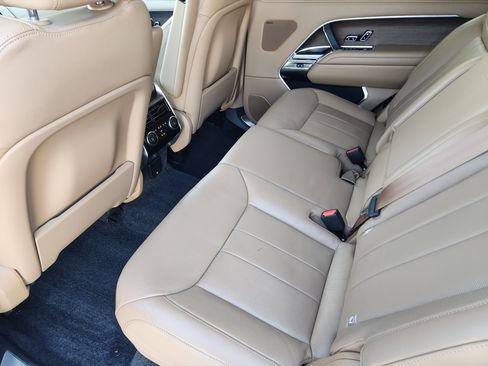 Used 2023 Land Rover Range Rover Long Wheelbase SE image 32