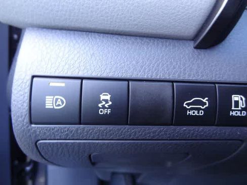 Used 2020 Toyota Camry XLE w/ Navigation Package FWD image 15
