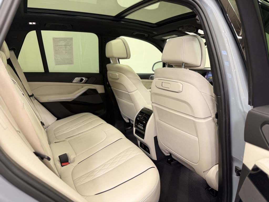 Used 2024 BMW X5 xDrive40i w/ M Sport Package AWD/4WD image 18