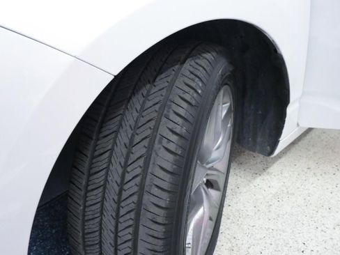 Used 2021 Toyota Avalon XLE w/ Moonroof Package image 9