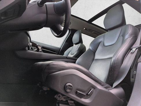 Used 2019 Volvo XC90 T6 Momentum w/ Advanced Package image 12