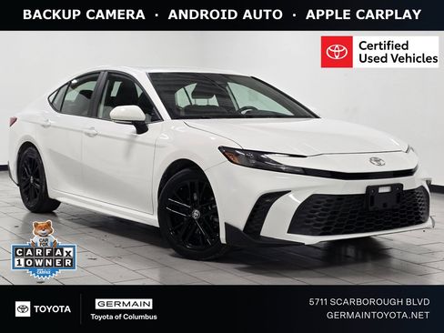 Certified 2025 Toyota Camry SE image 1