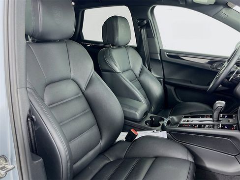 Certified 2025 Porsche Macan image 25