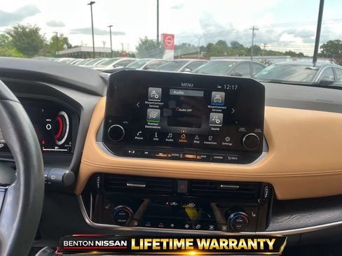 Certified 2022 Nissan Rogue Platinum w/ Head-Up Display Package FWD image 17