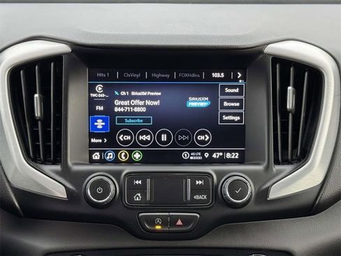 Used 2024 GMC Terrain SLT image 3