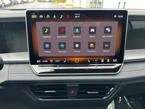Certified 2025 Volkswagen Tiguan SE R-Line AWD/4WD image 35