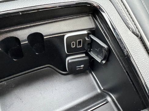 Used 2023 Chrysler Pacifica Limited w/ S Appearance Package AWD/4WD image 26