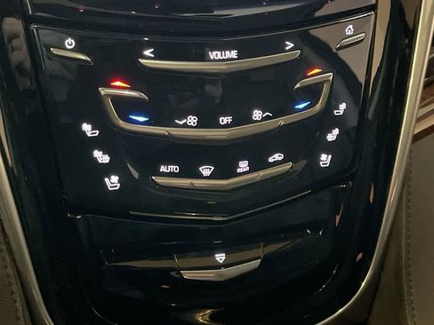 Used 2019 Cadillac Escalade Premium Luxury w/ Escalade Sport Edition image 19