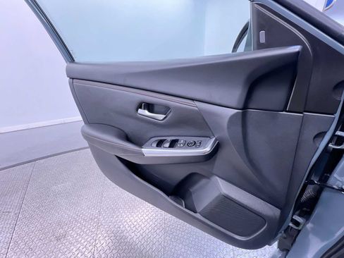 Used 2025 Nissan Sentra SR FWD image 32