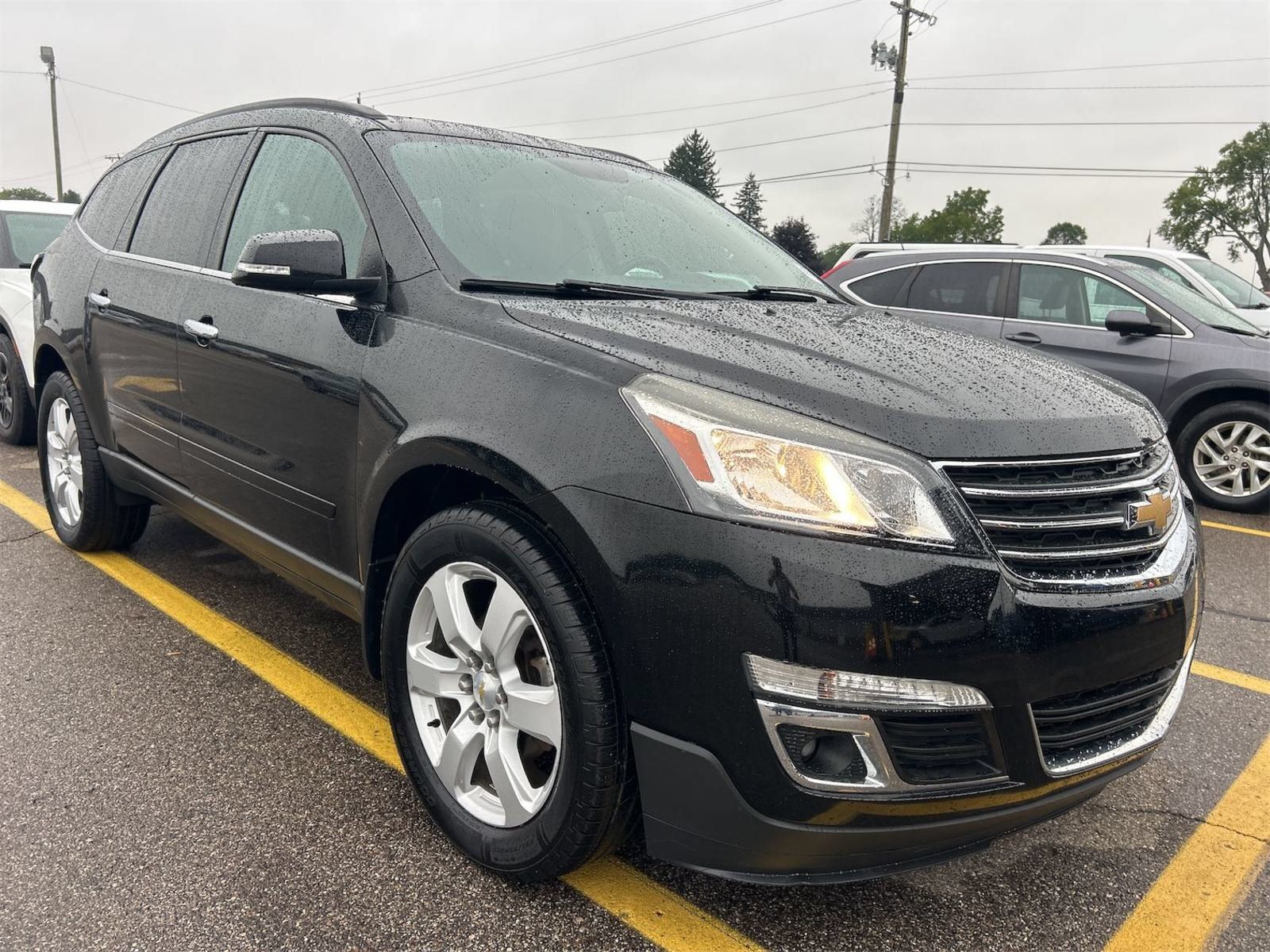 Used 2017 Chevrolet Traverse LT w/ Style and Technology Package AWD/4WD image 4