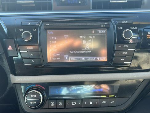 Used 2014 Toyota Corolla LE FWD image 14