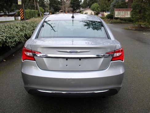 Used 2013 Chrysler 200 Touring image 10