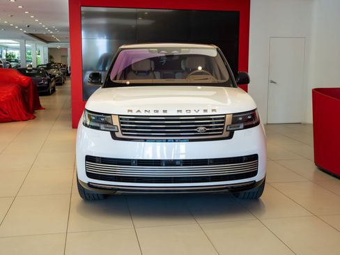 Used 2022 Land Rover Range Rover SV AWD/4WD image 2