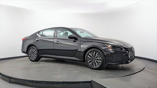 Used 2025 Nissan Altima 2.5 SV FWD image 11