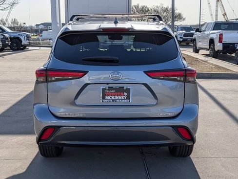 Used 2022 Toyota Highlander Limited image 7