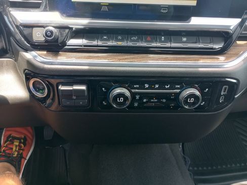 Used 2025 Chevrolet Silverado 1500 LT RWD image 23
