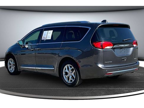 Used 2020 Chrysler Pacifica Limited FWD image 19