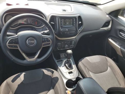 Used 2017 Jeep Cherokee Latitude w/ Comfort/Convenience Group FWD image 10