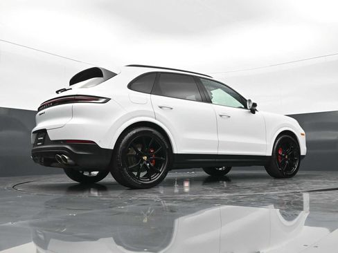 Certified 2024 Porsche Cayenne S AWD/4WD image 43