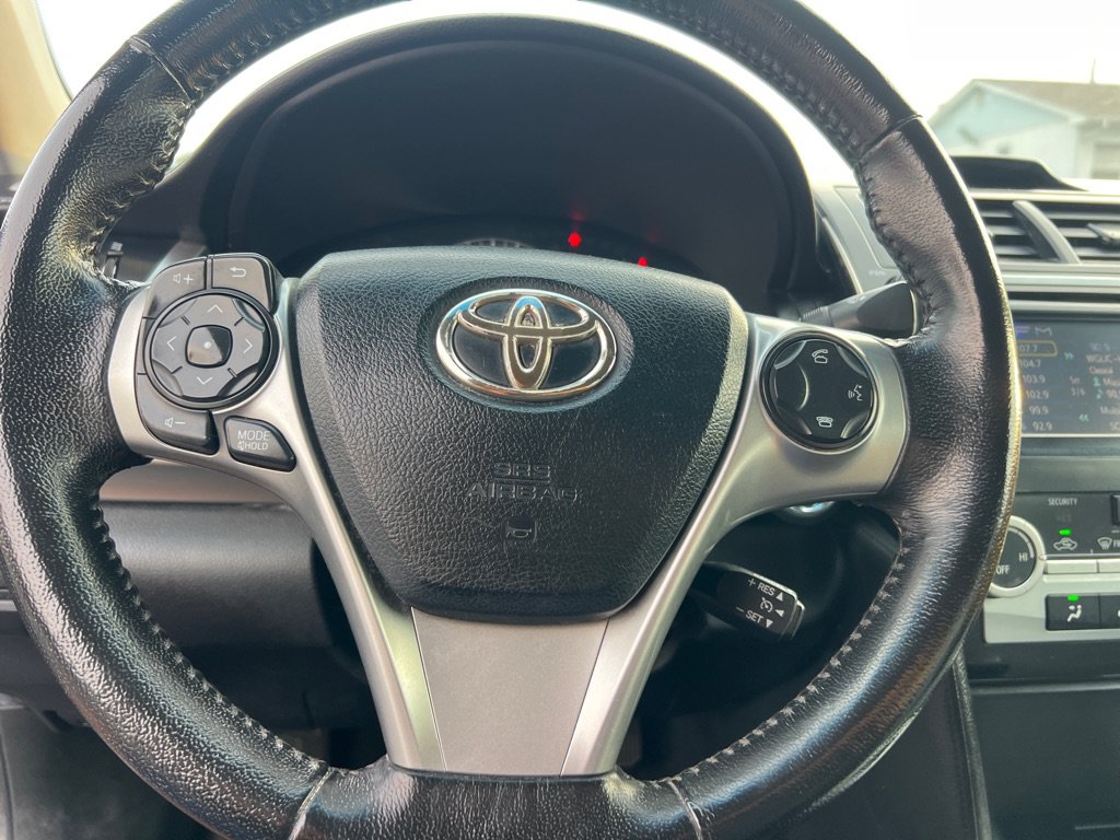 Used 2012 Toyota Camry SE w/ Leather Pkg FWD image 27