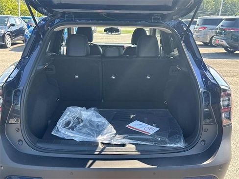 New 2025 Nissan Kicks SR image 13