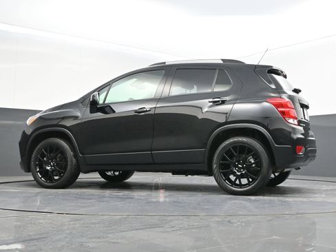 Used 2022 Chevrolet Trax LT w/ Midnight Edition image 37