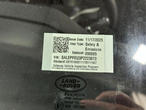 Used 2023 Land Rover Defender 130 SE image 32
