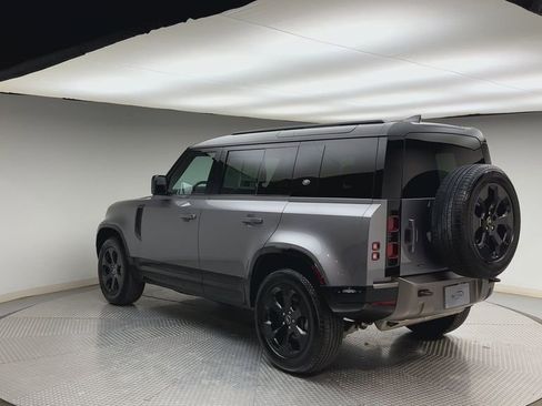 Used 2022 Land Rover Defender 110 X-Dynamic SE image 4