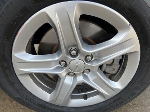 Used 2023 Jeep Compass Latitude image 8