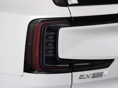 New 2025 Volvo EX90 Ultra image 14
